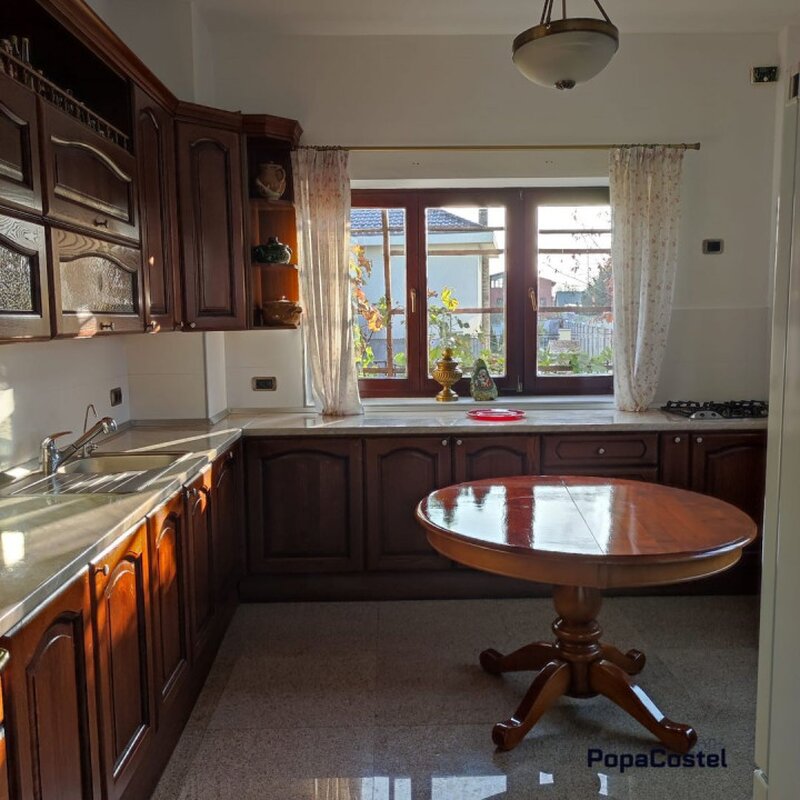 Voluntari vila 5 camere 3 bai S+P+1E+M, mobilata complet, terasa