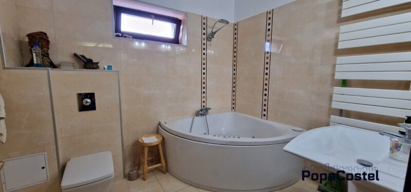 Voluntari vila 5 camere 3 bai S+P+1E+M, mobilata complet, terasa